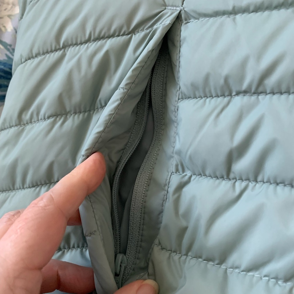 Old Navy Women's Quilted Vest Size Large NWT - Picture 5 of 7